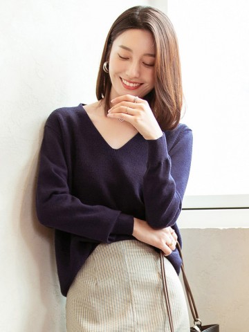 Navy Blue Temperament V-neck Bottoming Knitted Sweaters