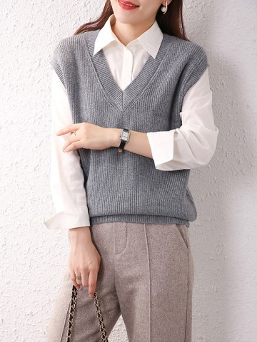 Grey V-neck Oversize Knit Vest