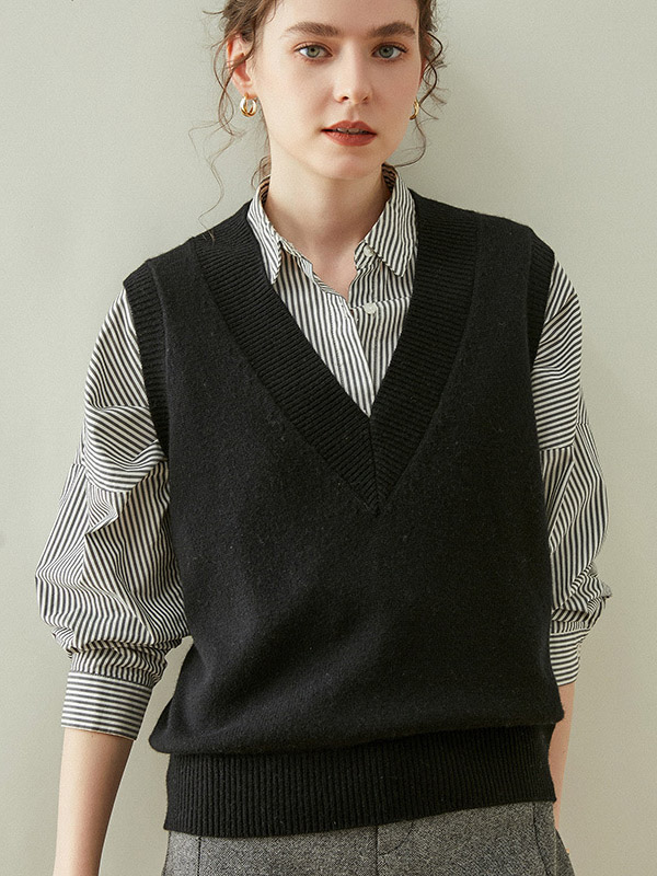 V-neck Heavy Knit Vest in Black